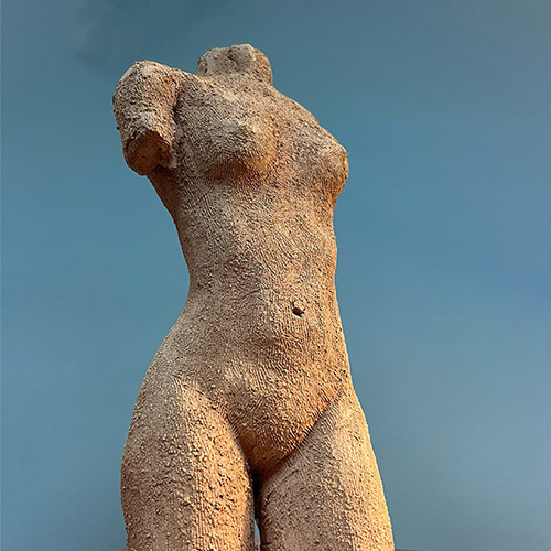 Figura de arcilla - 'Abrazo Cósmico'